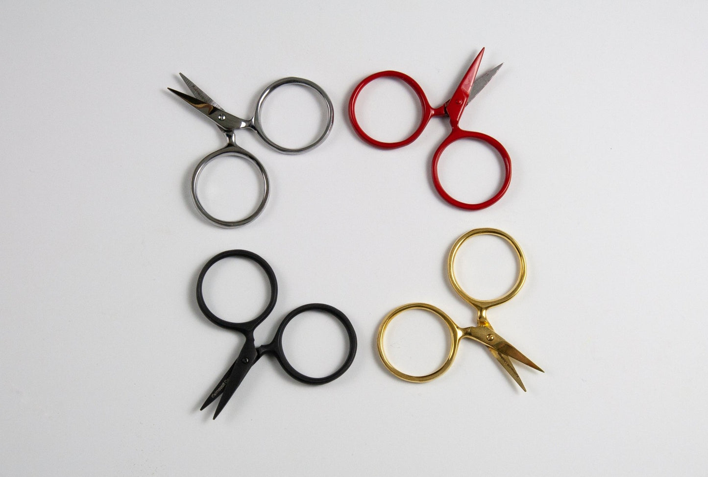 https://www.thelesserbear.com/cdn/shop/products/round-handled-mini-scissors-544121_1445x.jpg?v=1686844368